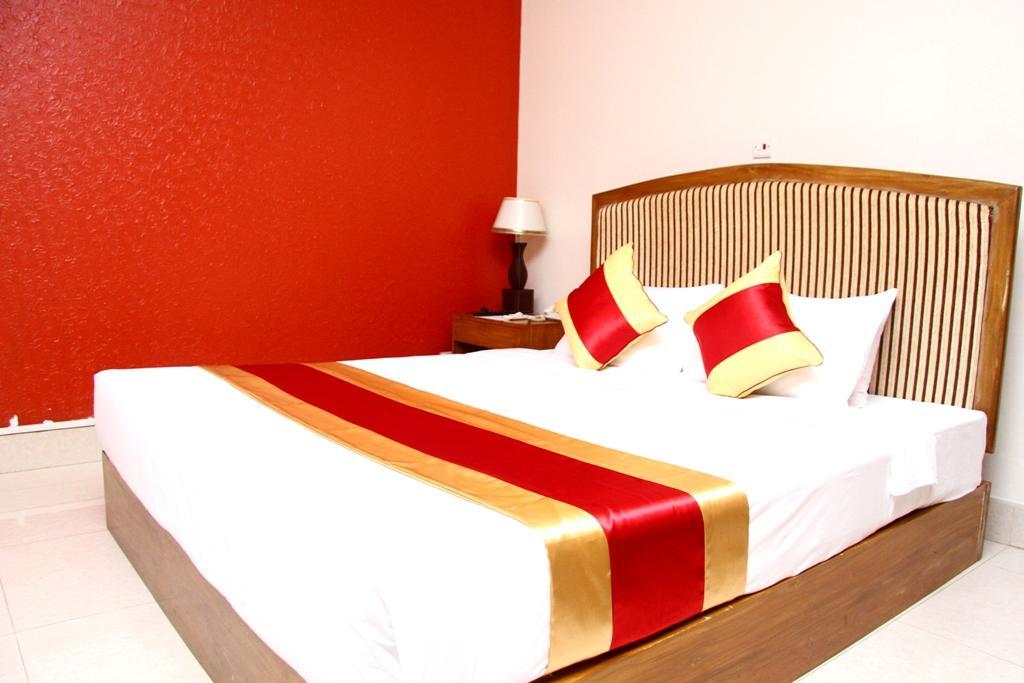 Hotel Swiss Palace Дака Екстериор снимка